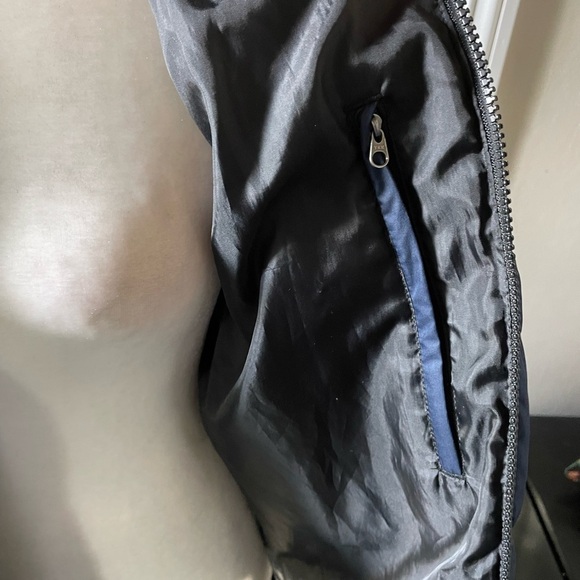 Eddie Bauer navy puffer jacket medium - Picture 4 of 6